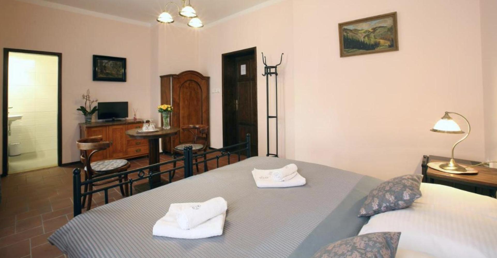 Penzion Na 15. Poledniku Hotel ยินดริคูฟราเดตส์ ภายนอก รูปภาพ